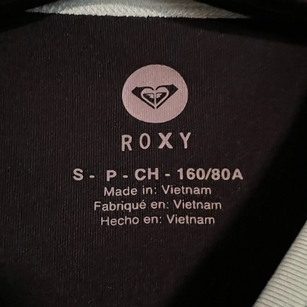 Roxy SPF Rashguard - Small - Picture 4 of 4